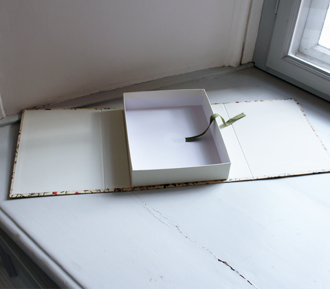 Gaveæske med sommerfuglemønster