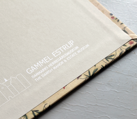 Gaveæske med sommerfuglemønster