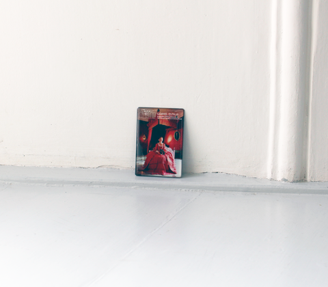 Køleskabsmagnet med adelsdame på Gammel Estrup