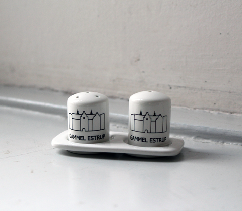 Salt- og pebersæt med Gammel Estrup logo